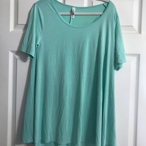 Medium Lularoe Perfect T